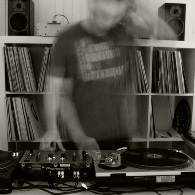 DJ1