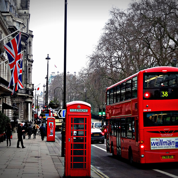 Engelsk 8. klasse og op hold. Billede af Londons gader